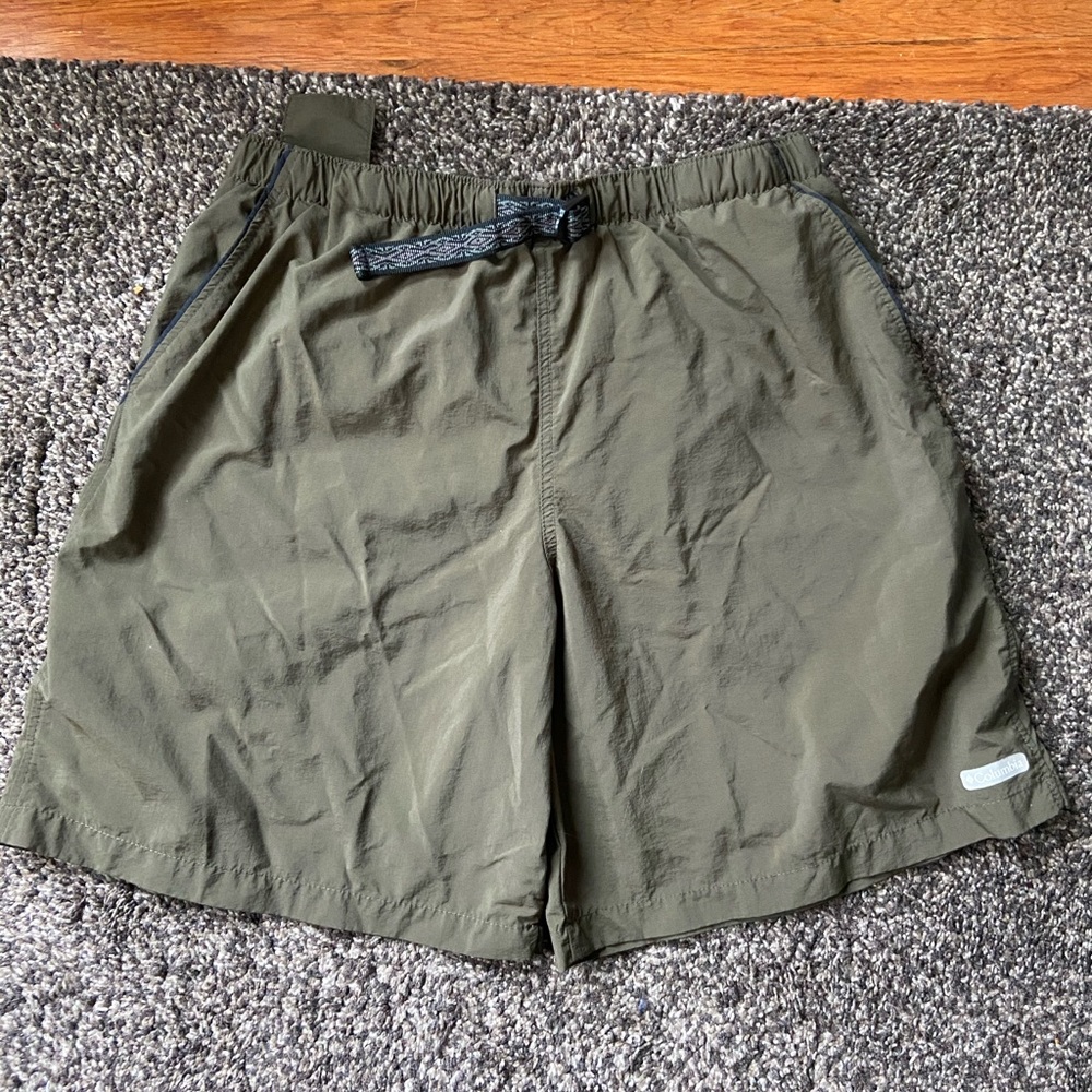 men’s COLUMBIA size large shorts!